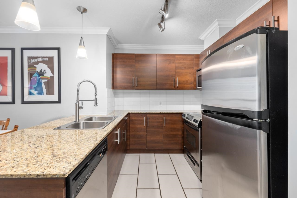 Breakfast Nook Photo of 604 814 Royal Avenue, New Westminster, BC