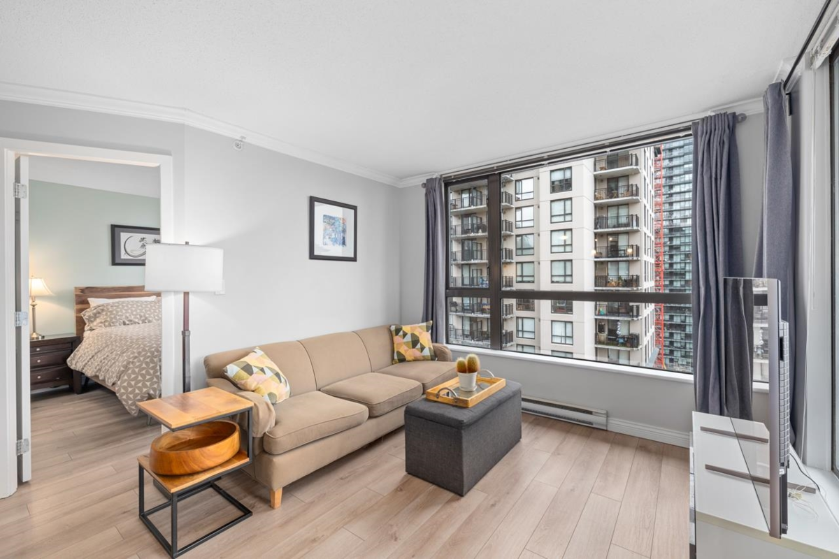 Living Room Photo of 604 814 Royal Avenue, New Westminster, BC