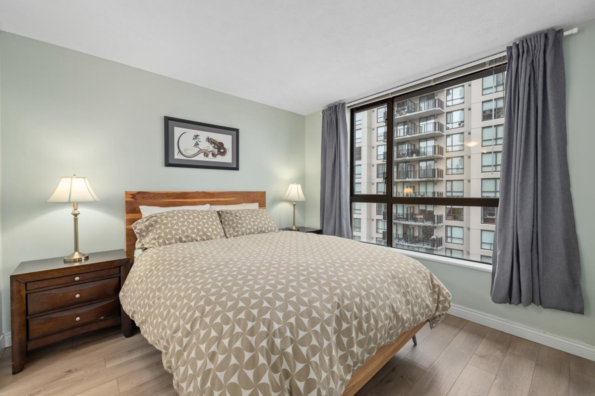 Primary Bathroom Photo of 604 814 Royal Avenue, New Westminster, BC