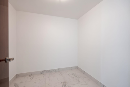 Hallway Photo of 3404 938 Nelson Street, Vancouver, BC