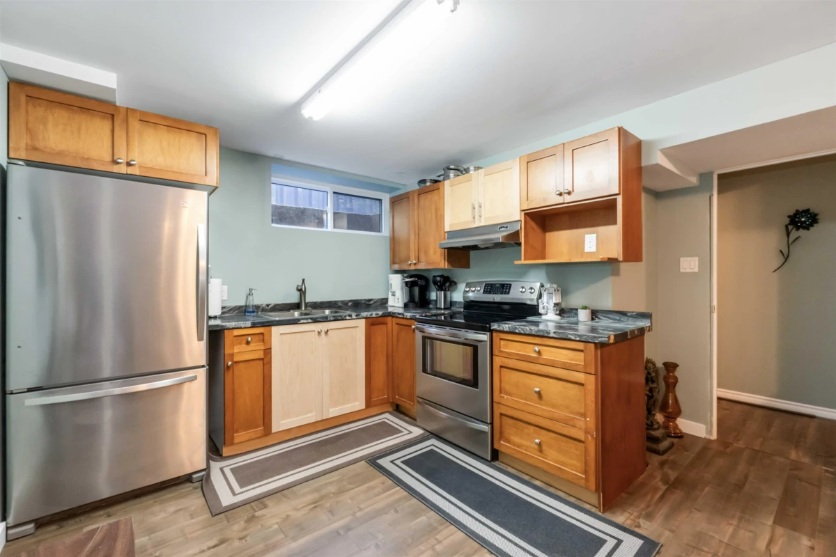Entry Foyer Photo of 31438 Chalmers Place, Abbotsford, BC