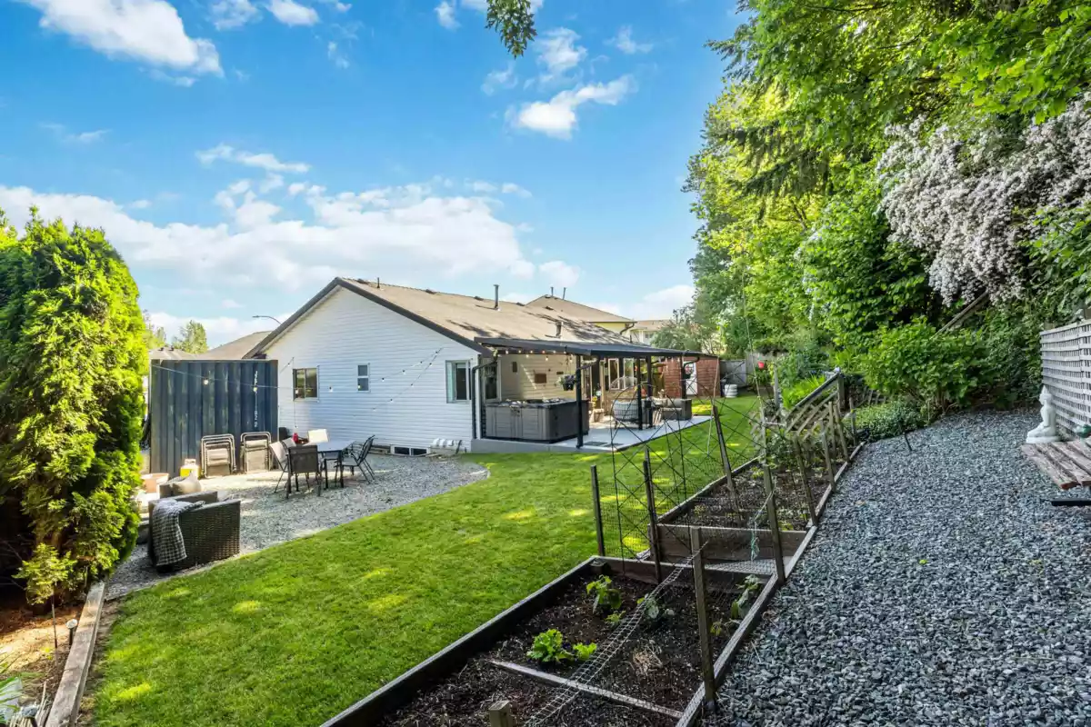 Garden / Landscaping Photo of 31438 Chalmers Place, Abbotsford, BC