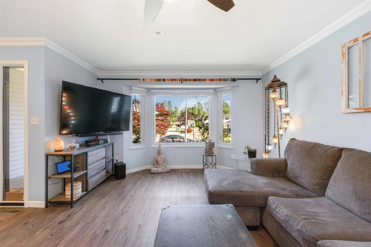 Kitchen Island Photo of 31438 Chalmers Place, Abbotsford, BC