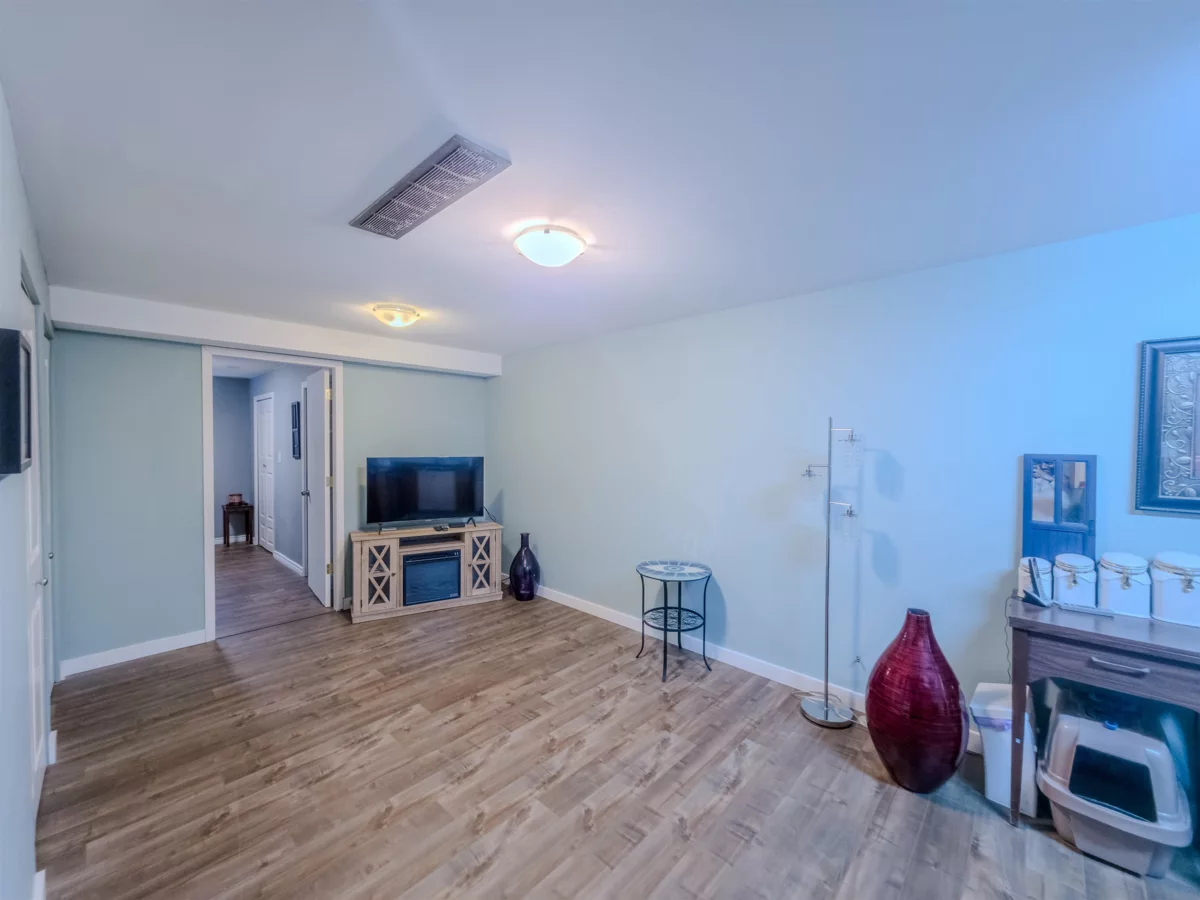 Laundry Room Photo of 31438 Chalmers Place, Abbotsford, BC