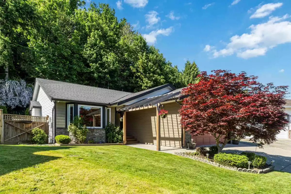 Living Room Photo of 31438 Chalmers Place, Abbotsford, BC