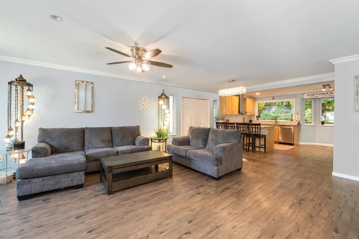 Primary Bathroom Photo of 31438 Chalmers Place, Abbotsford, BC