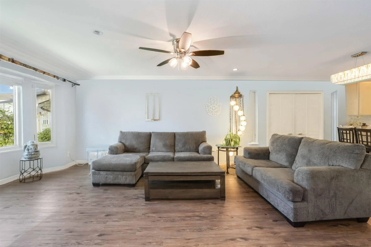 Walk-In Closet Photo of 31438 Chalmers Place, Abbotsford, BC