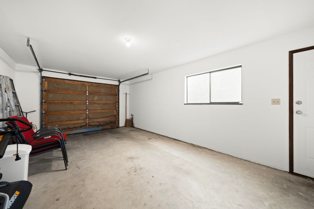 Hallway Photo of 1140 Lansdowne Drive, Coquitlam, BC