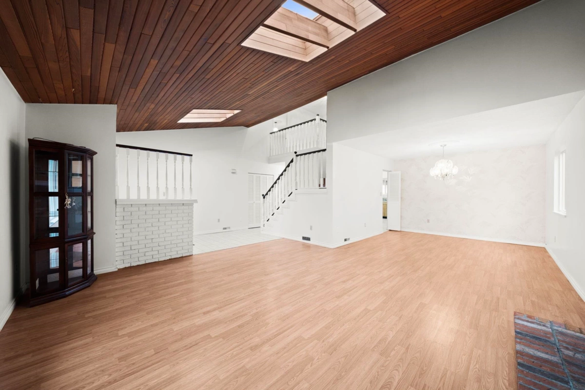 Kitchen Island Photo of 1140 Lansdowne Drive, Coquitlam, BC