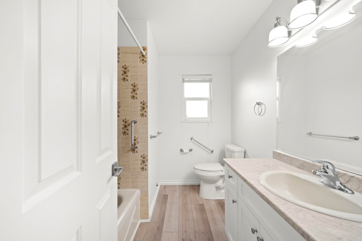 Mudroom Photo of 1140 Lansdowne Drive, Coquitlam, BC