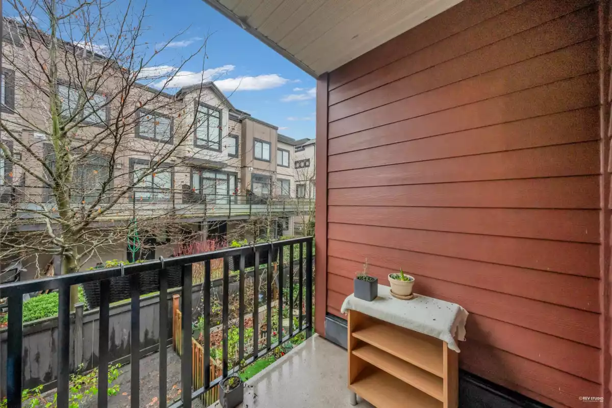 Front Yard Photo of 3 188 Wood Street, New Westminster, BC