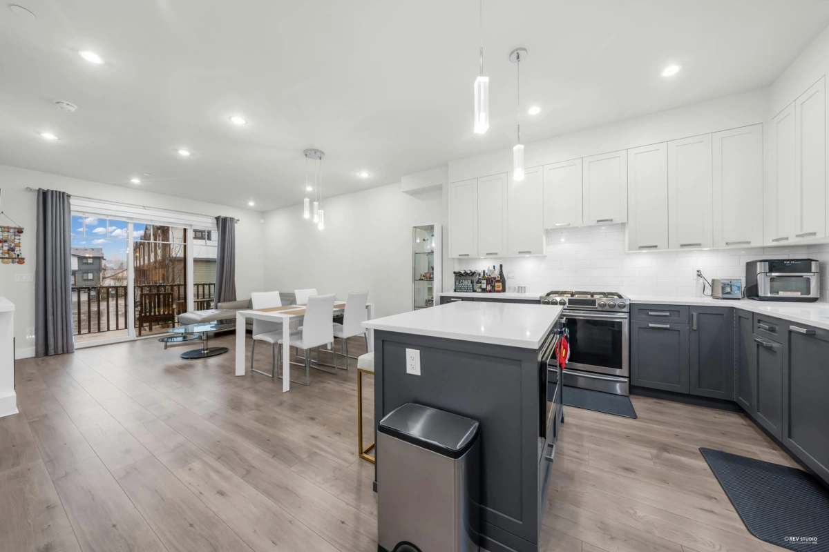 Garage Interior Photo of 3 188 Wood Street, New Westminster, BC