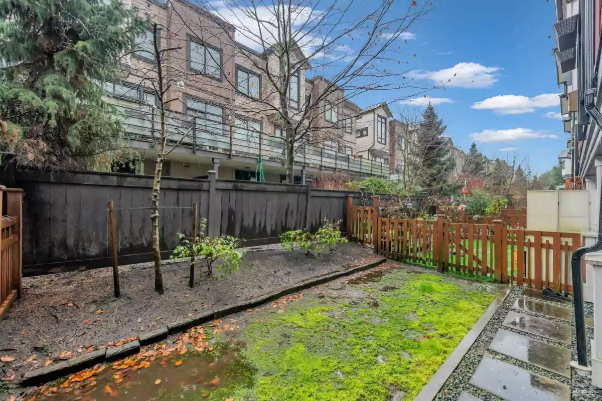 Hot Tub / Spa Photo of 3 188 Wood Street, New Westminster, BC