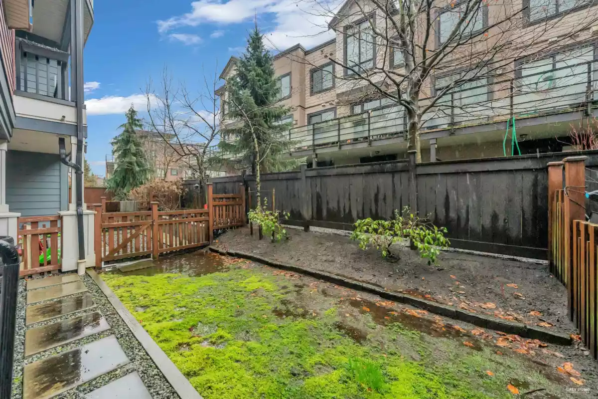 Swimming Pool Photo of 3 188 Wood Street, New Westminster, BC