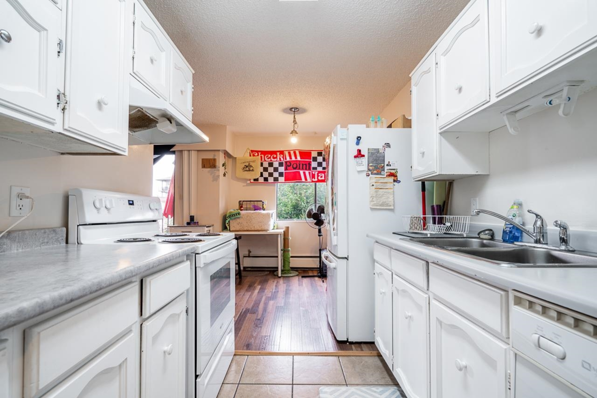 Breakfast Nook Photo of 341 1909 Salton Road, Abbotsford, BC