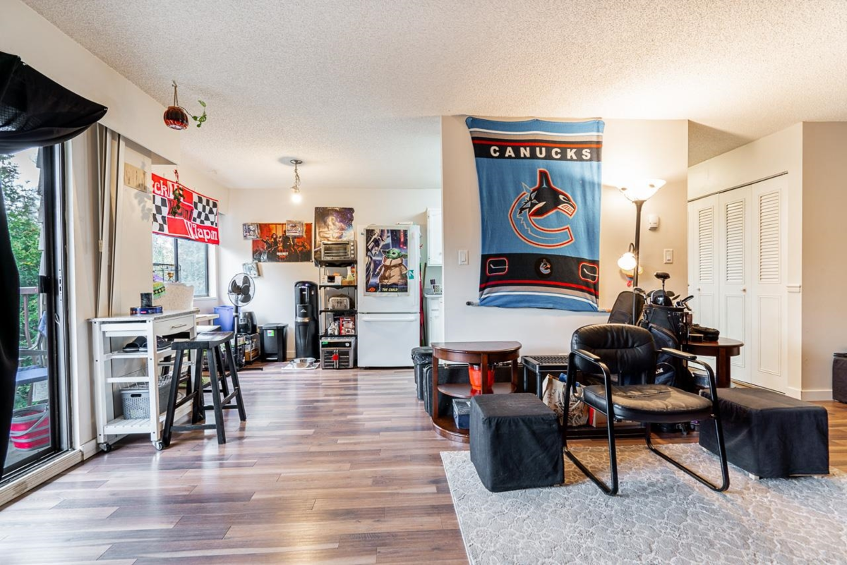 Entry Foyer Photo of 341 1909 Salton Road, Abbotsford, BC