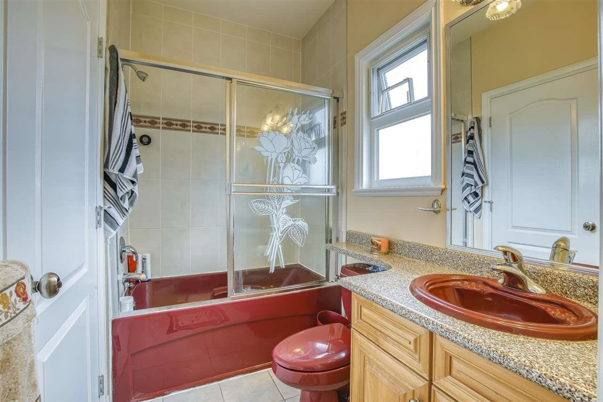 Basement Recreation Room Photo of 6484 134 Street, Surrey, BC