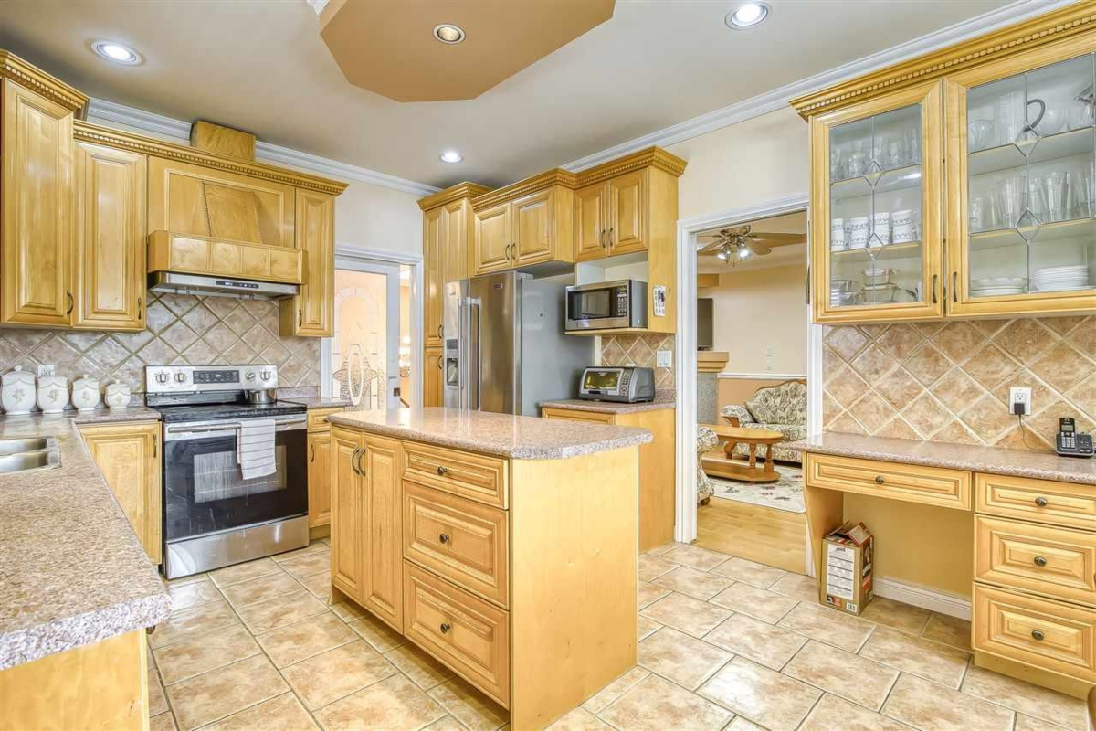 Breakfast Nook Photo of 6484 134 Street, Surrey, BC