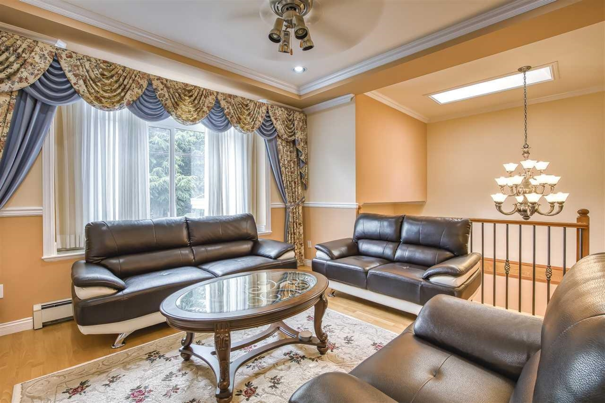 Dining Area Photo of 6484 134 Street, Surrey, BC