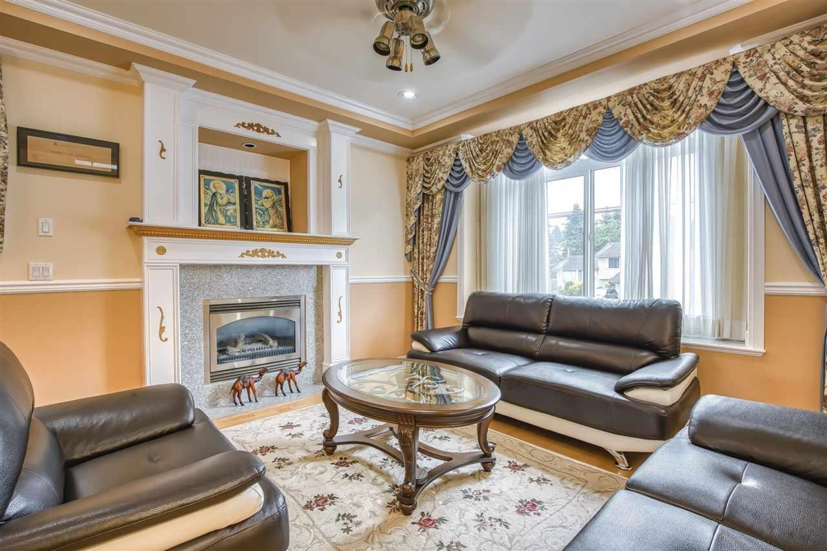 Family Room Photo of 6484 134 Street, Surrey, BC