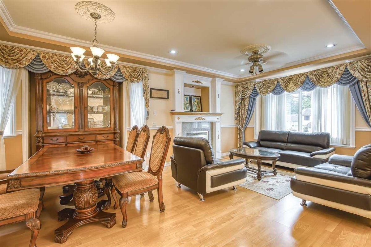 Kitchen Island Photo of 6484 134 Street, Surrey, BC