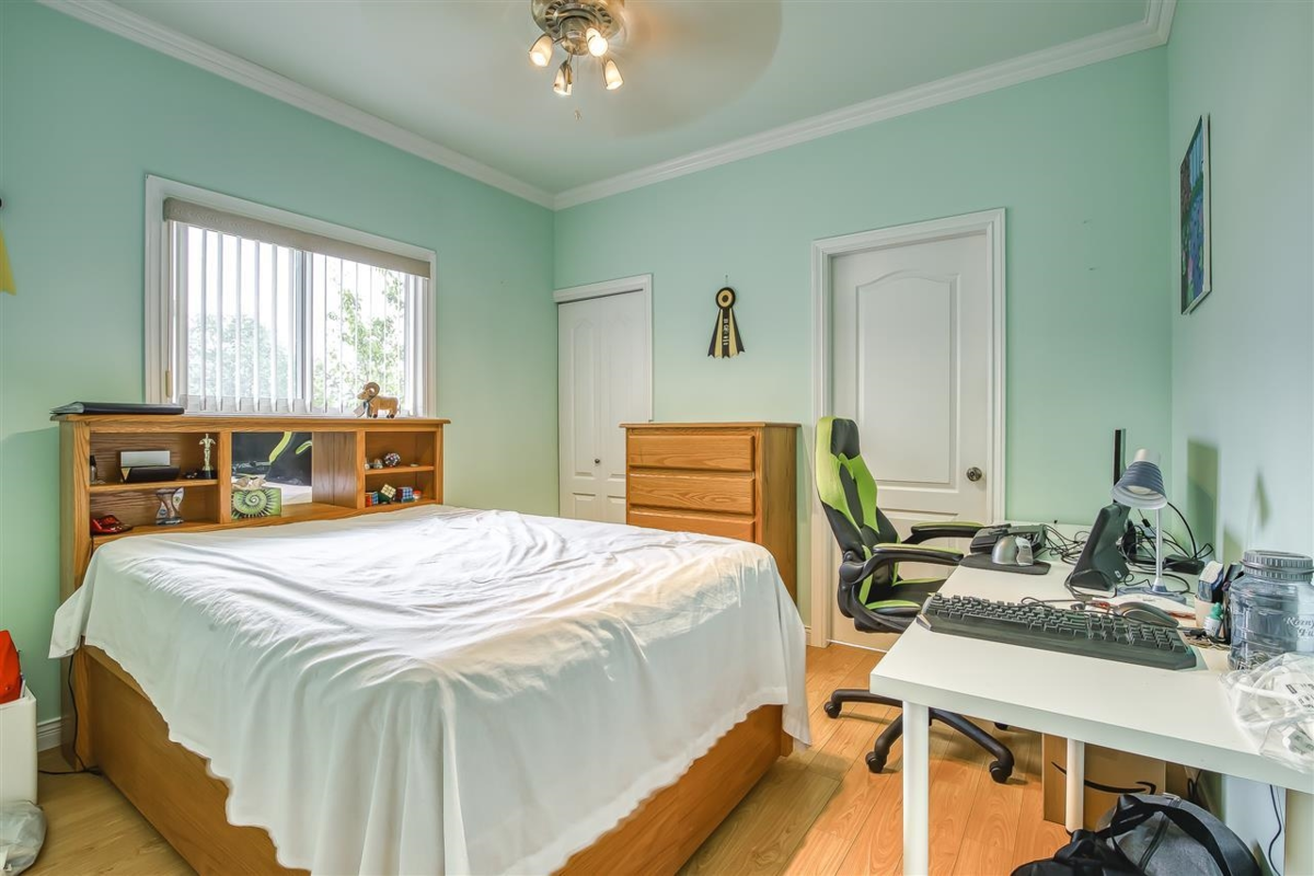 Laundry Room Photo of 6484 134 Street, Surrey, BC