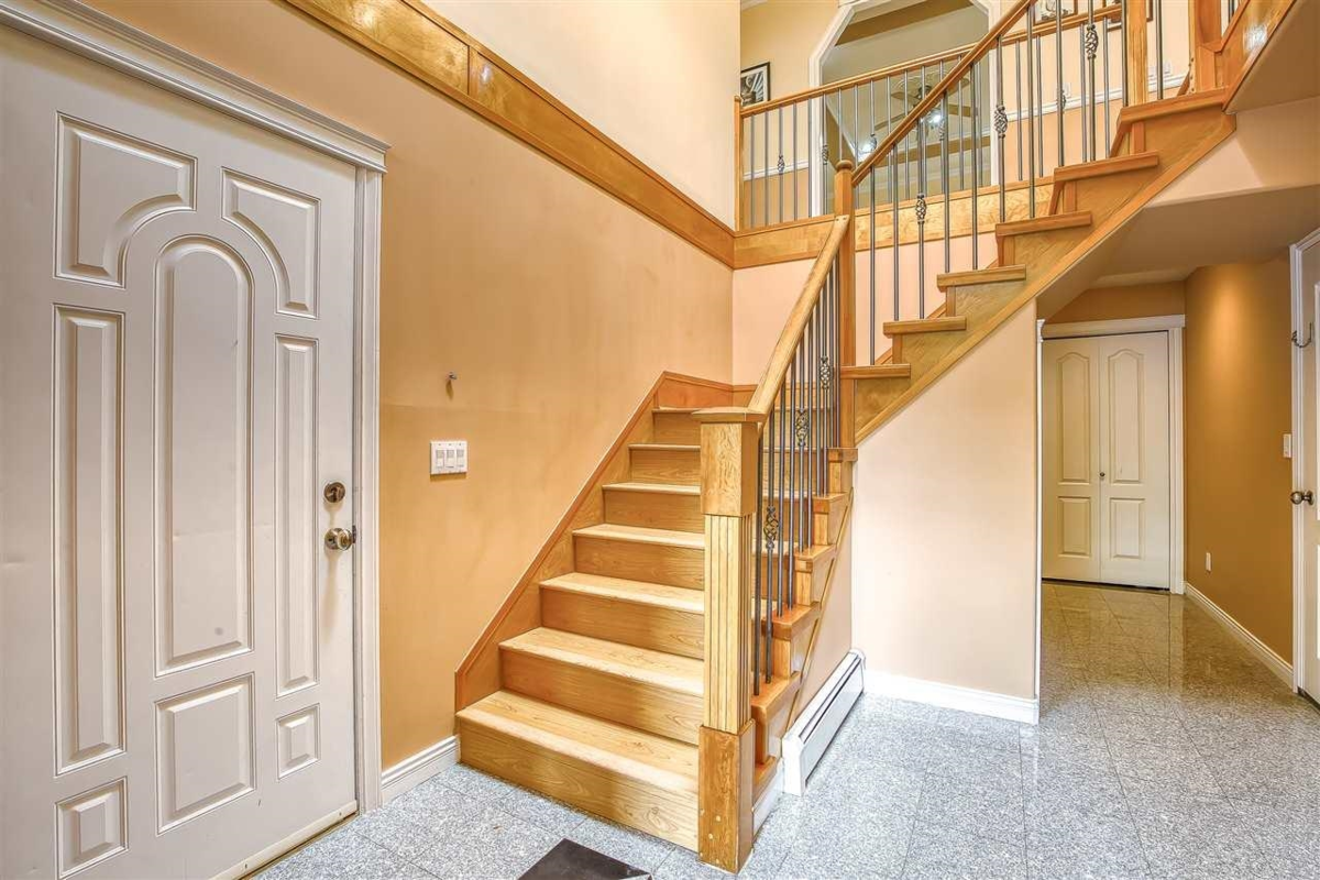 Living Room Photo of 6484 134 Street, Surrey, BC