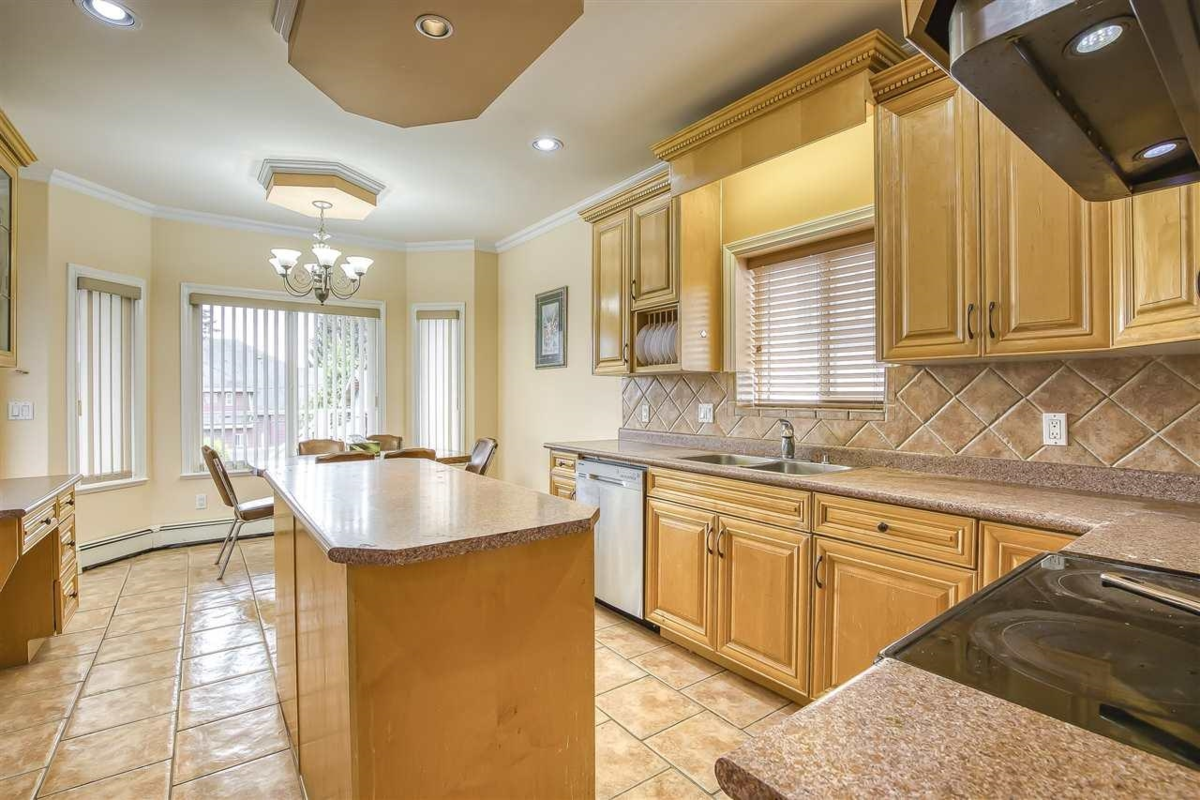 Primary Bathroom Photo of 6484 134 Street, Surrey, BC