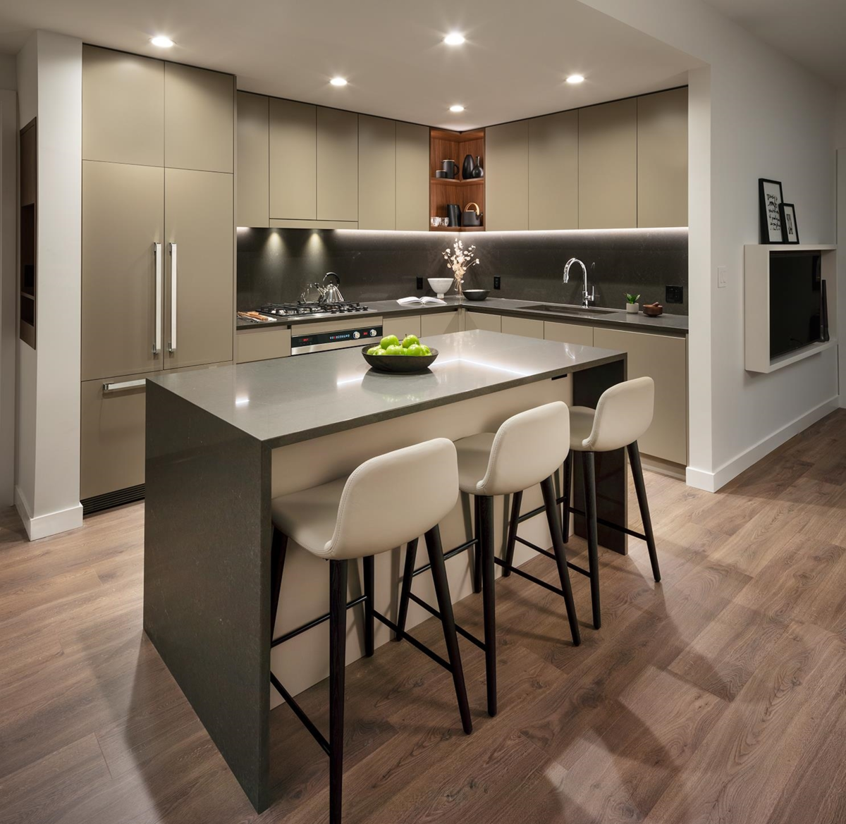 Hallway Photo of 1507 720 Farrow Street, Coquitlam, BC