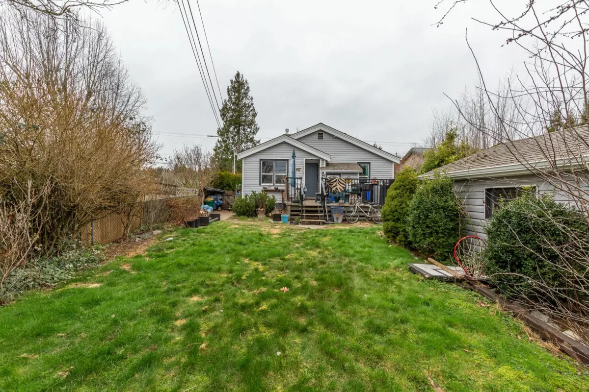 Front Yard Photo of 33582 7 Avenue, Mission, BC