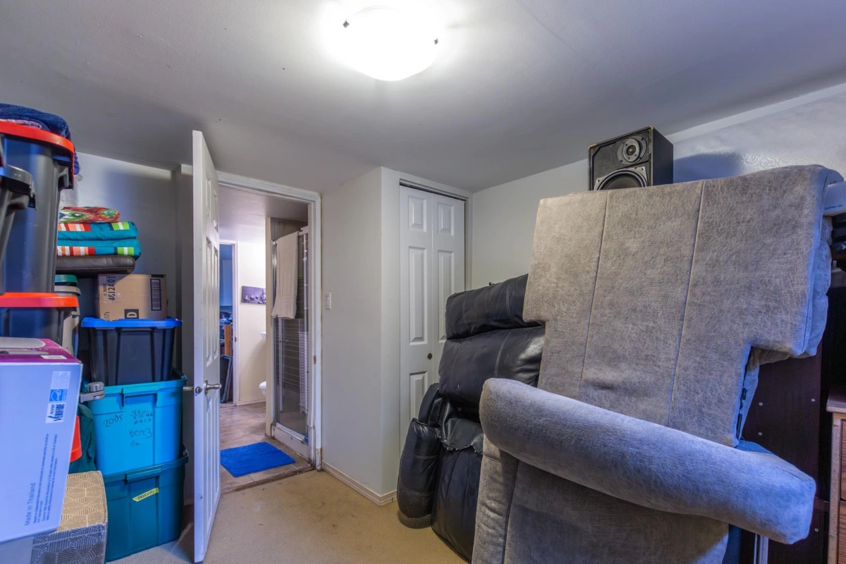 Garage Interior Photo of 33582 7 Avenue, Mission, BC