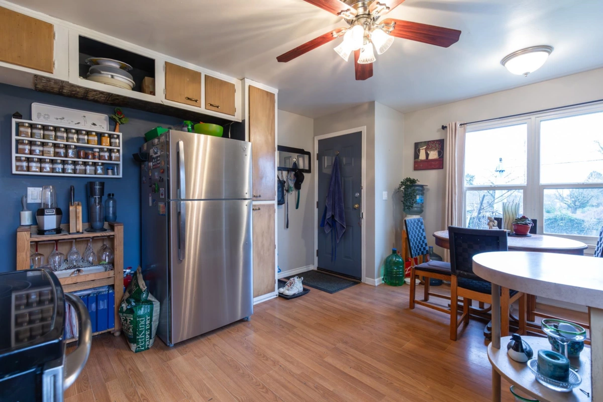 Guest Bathroom Photo of 33582 7 Avenue, Mission, BC