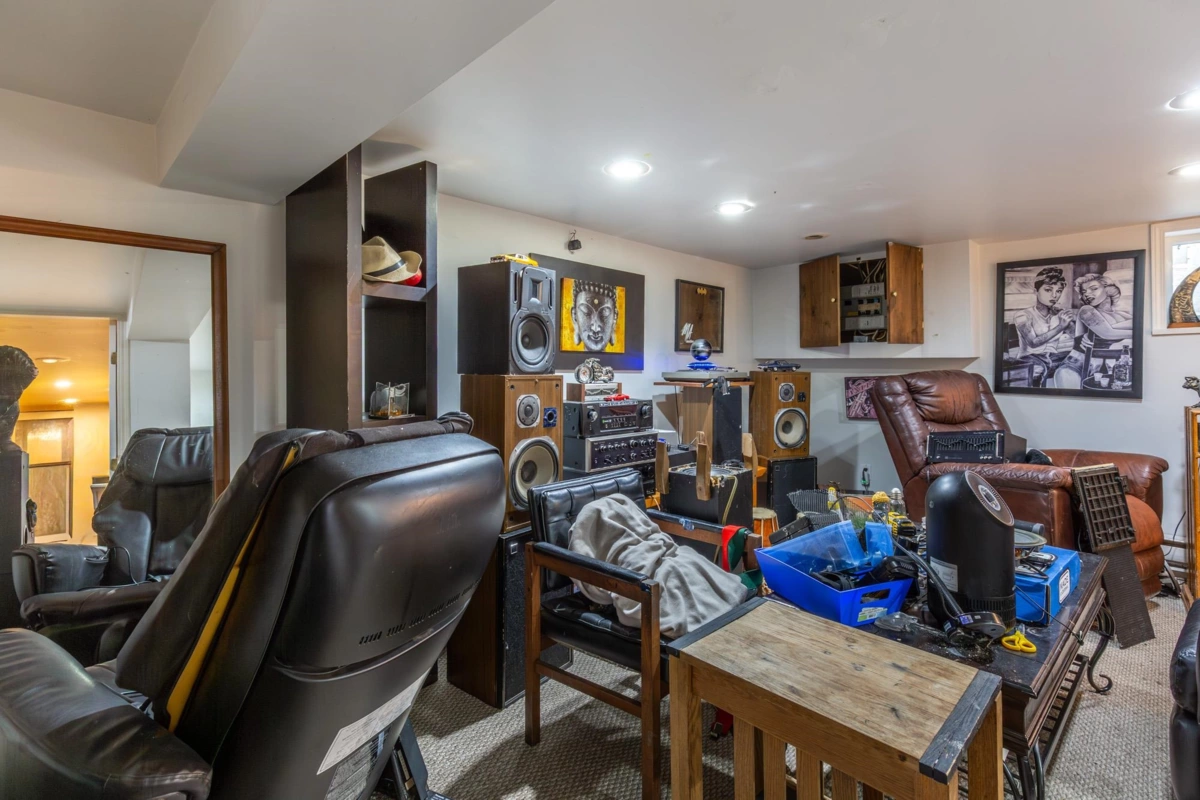Mudroom Photo of 33582 7 Avenue, Mission, BC