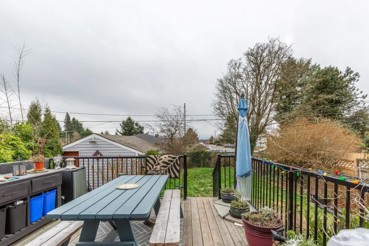 Outdoor Kitchen Photo of 33582 7 Avenue, Mission, BC