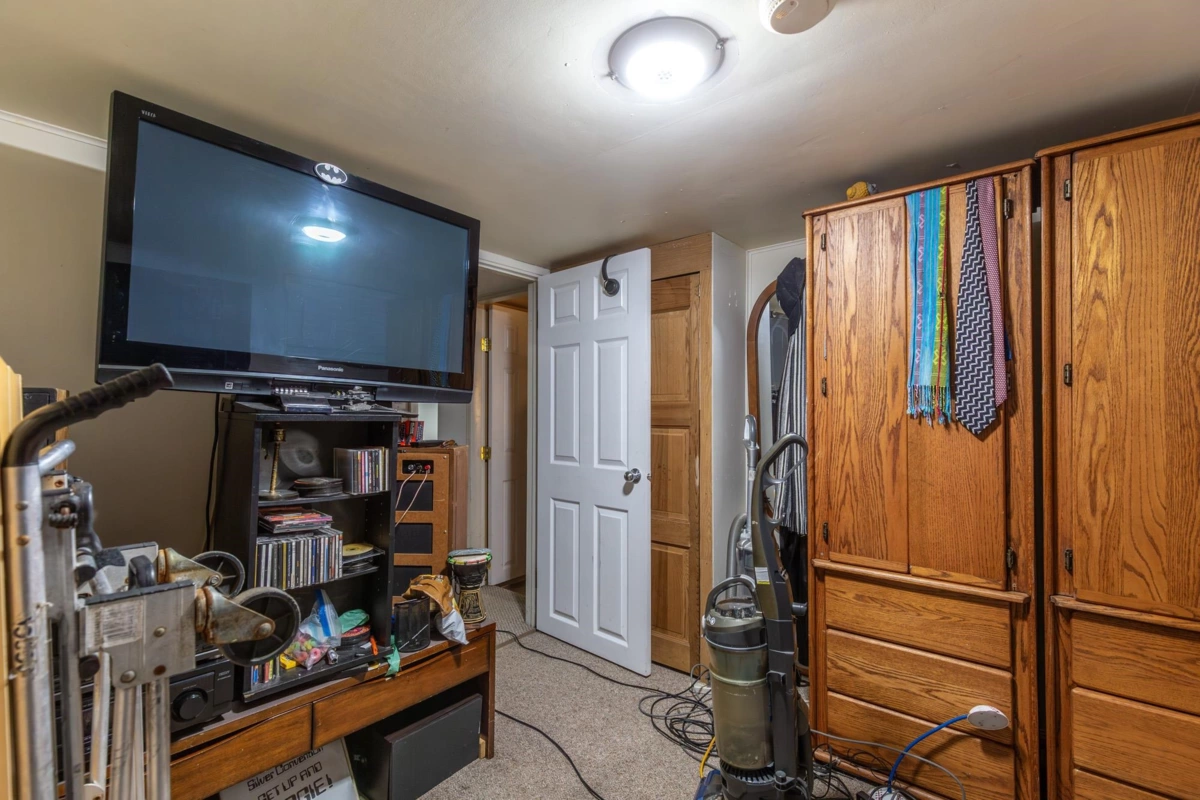 Staircase Photo of 33582 7 Avenue, Mission, BC