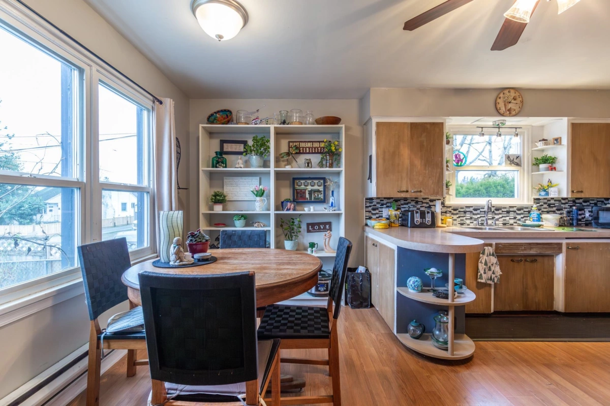 Walk-In Closet Photo of 33582 7 Avenue, Mission, BC