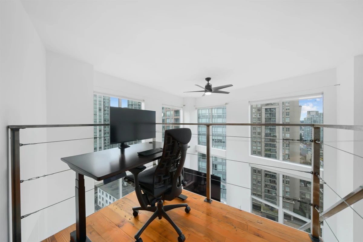 Entry Foyer Photo of 1012 933 Seymour Street, Vancouver, BC