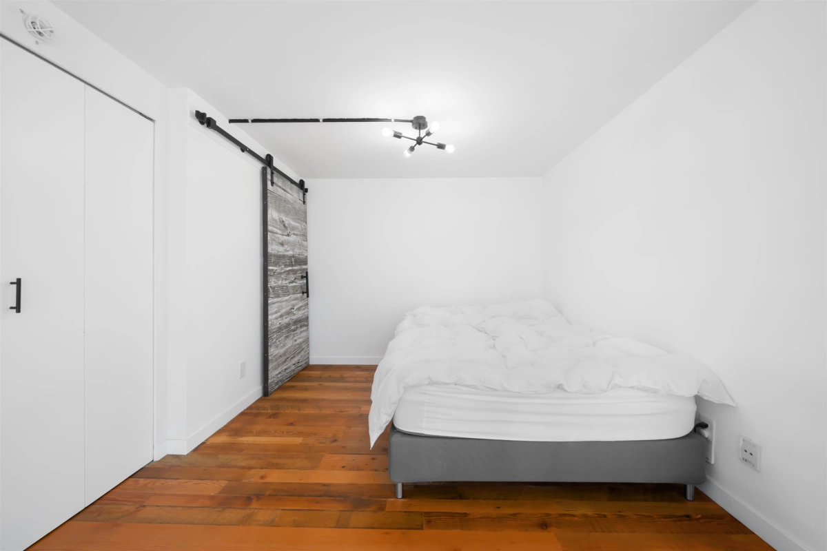 Hallway Photo of 1012 933 Seymour Street, Vancouver, BC