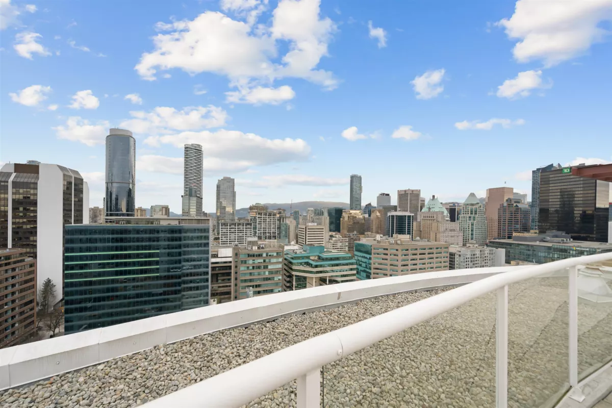 Hot Tub / Spa Photo of 1012 933 Seymour Street, Vancouver, BC