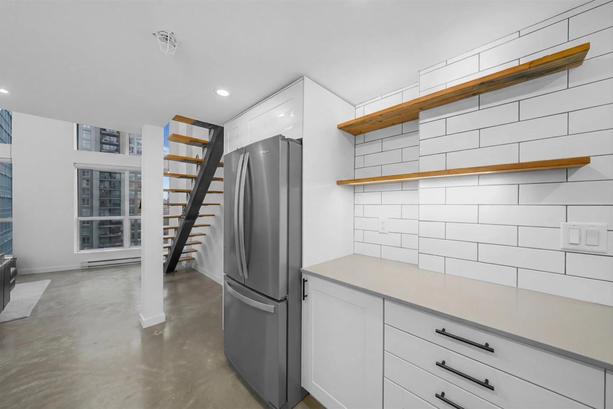 Primary Bathroom Photo of 1012 933 Seymour Street, Vancouver, BC