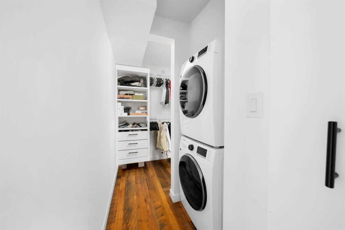Staircase Photo of 1012 933 Seymour Street, Vancouver, BC