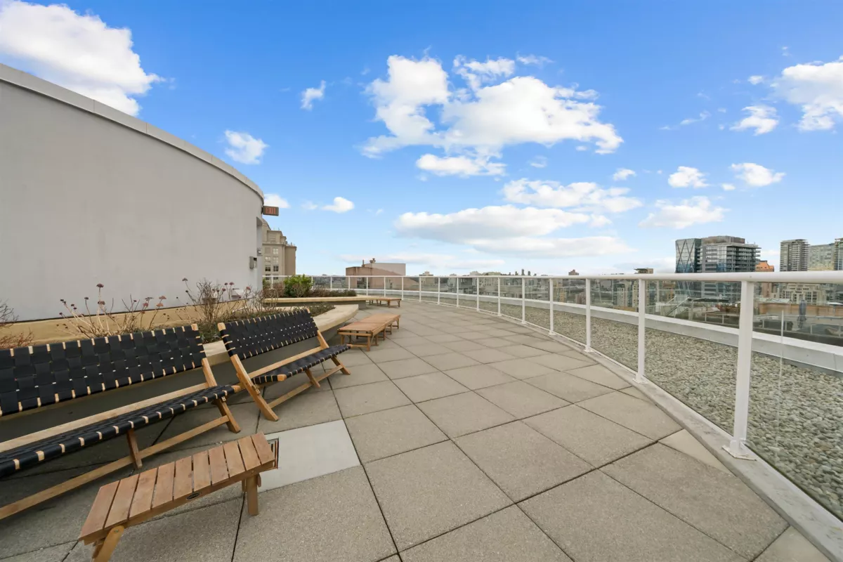 Swimming Pool Photo of 1012 933 Seymour Street, Vancouver, BC