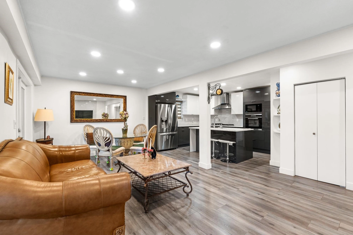 Breakfast Nook Photo of 5307 Springdale Court, Burnaby, BC