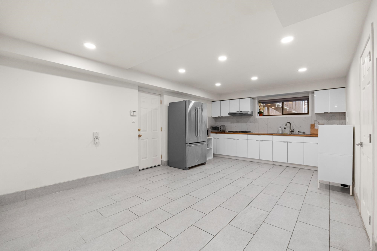 Entry Foyer Photo of 5307 Springdale Court, Burnaby, BC