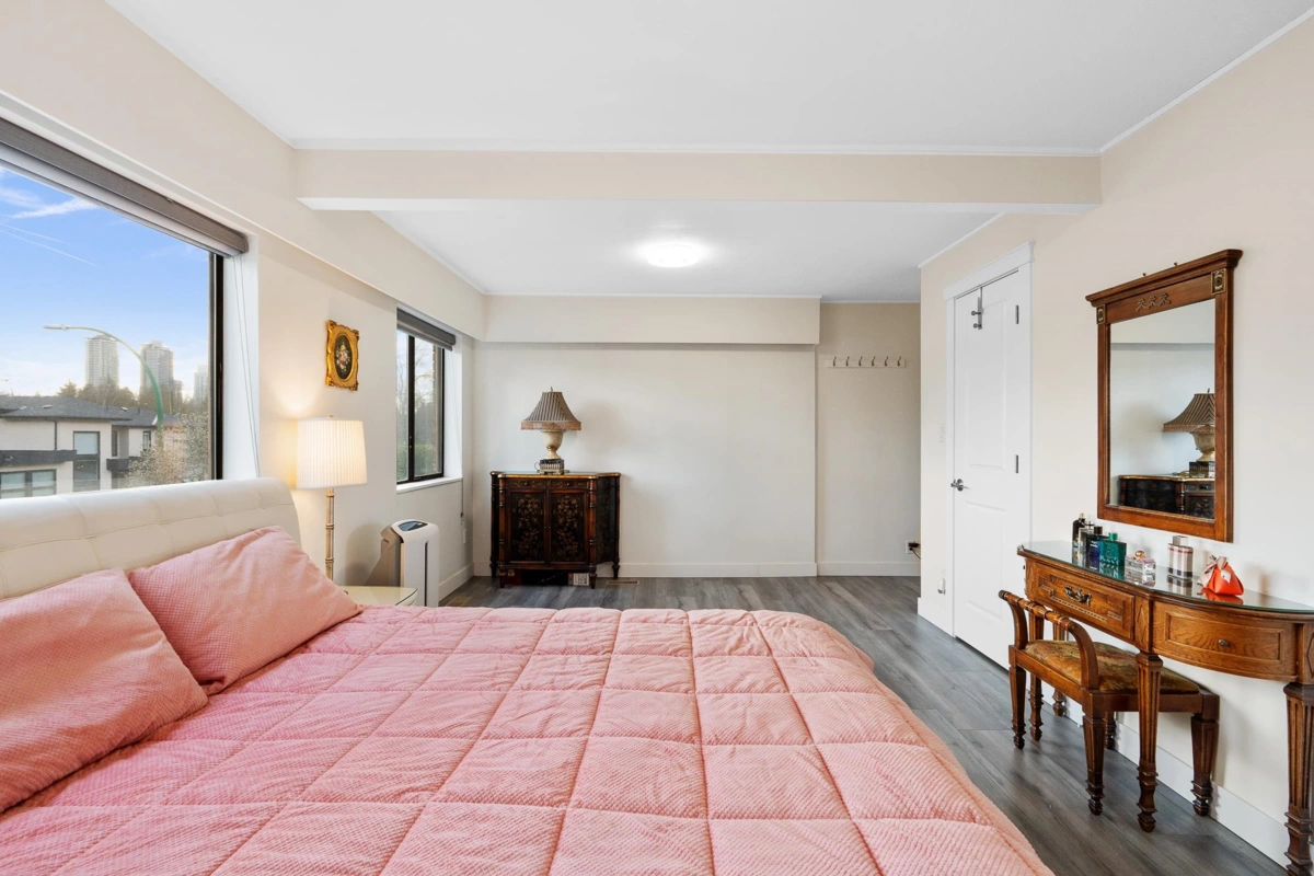 Guest Bathroom Photo of 5307 Springdale Court, Burnaby, BC