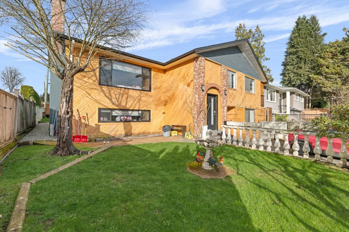 Living Room Photo of 5307 Springdale Court, Burnaby, BC