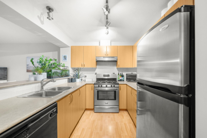 208 200 Klahanie Drive, Port Moody, BC