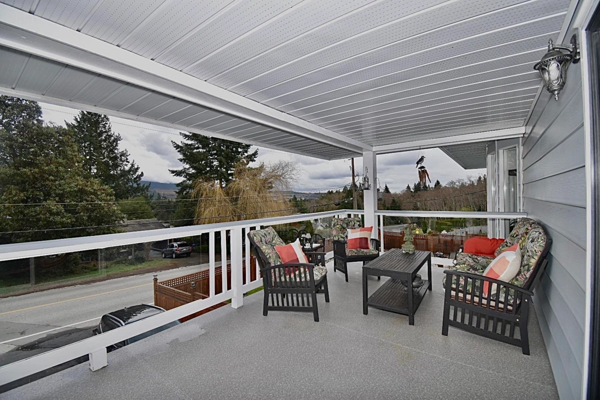 Entry Foyer Photo of 6135 Fairway Avenue, Sechelt, BC