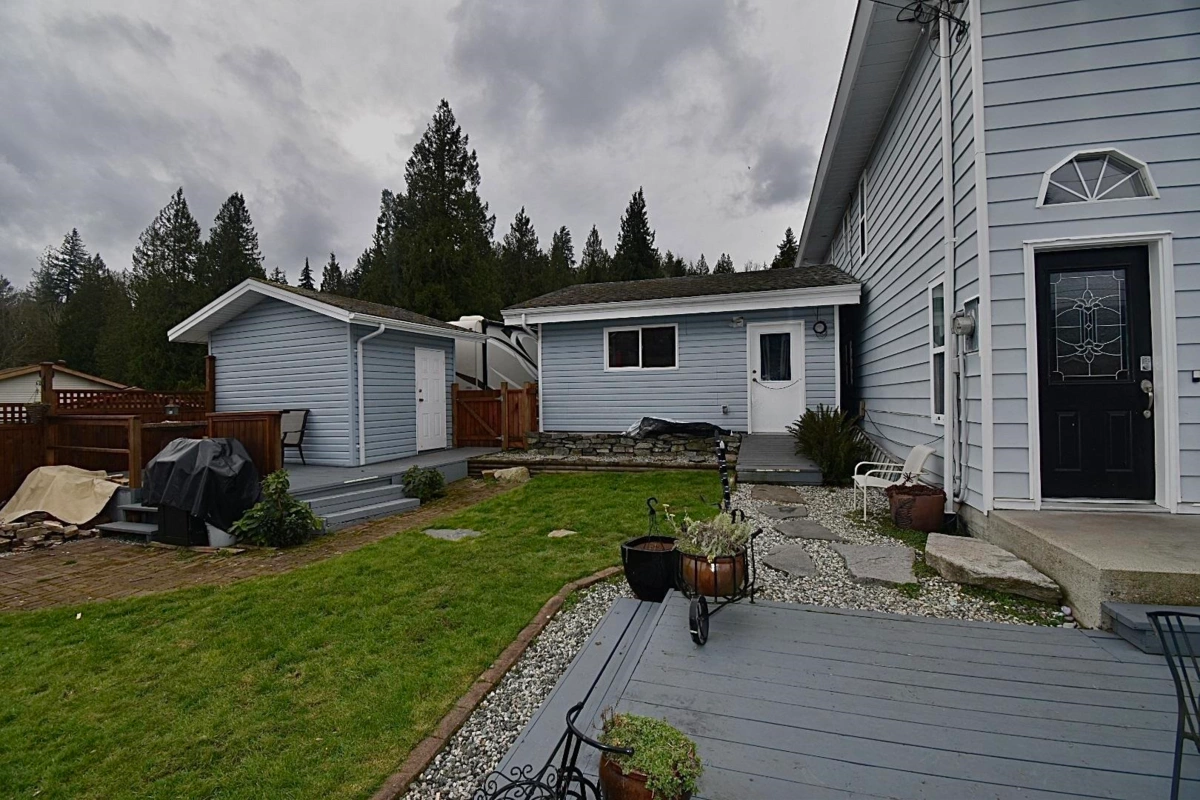 Family Room Photo of 6135 Fairway Avenue, Sechelt, BC