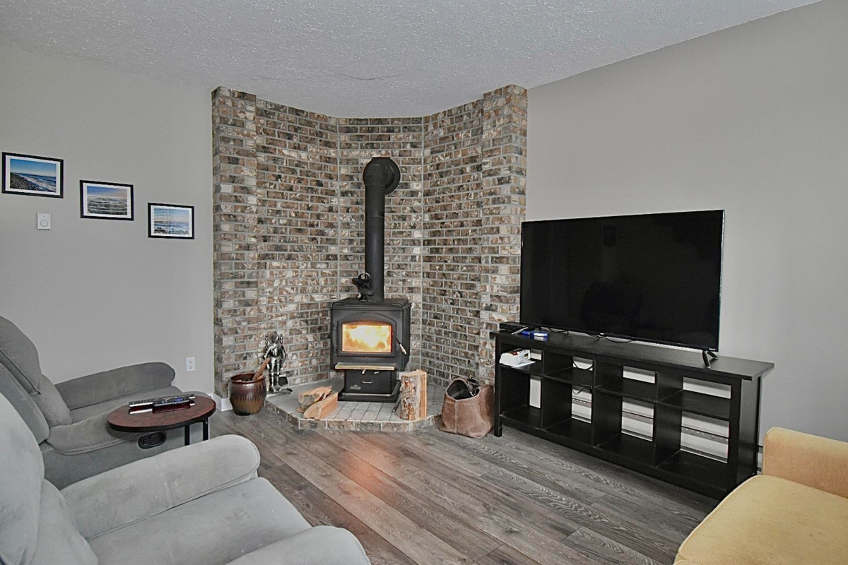 Kitchen Island Photo of 6135 Fairway Avenue, Sechelt, BC